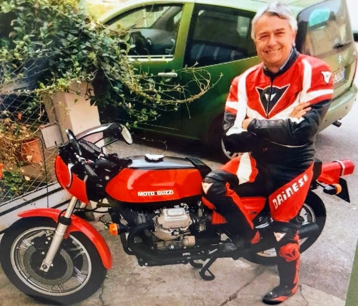 Davide Baldini con la sua Moto Guzzi